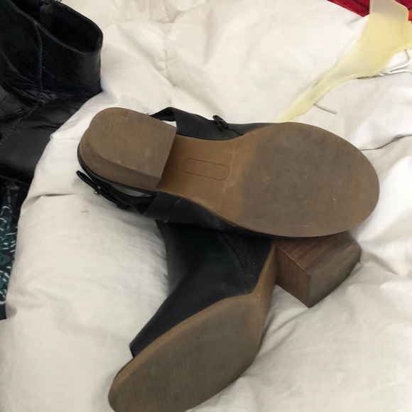 Sandals - Picture 3 of 3